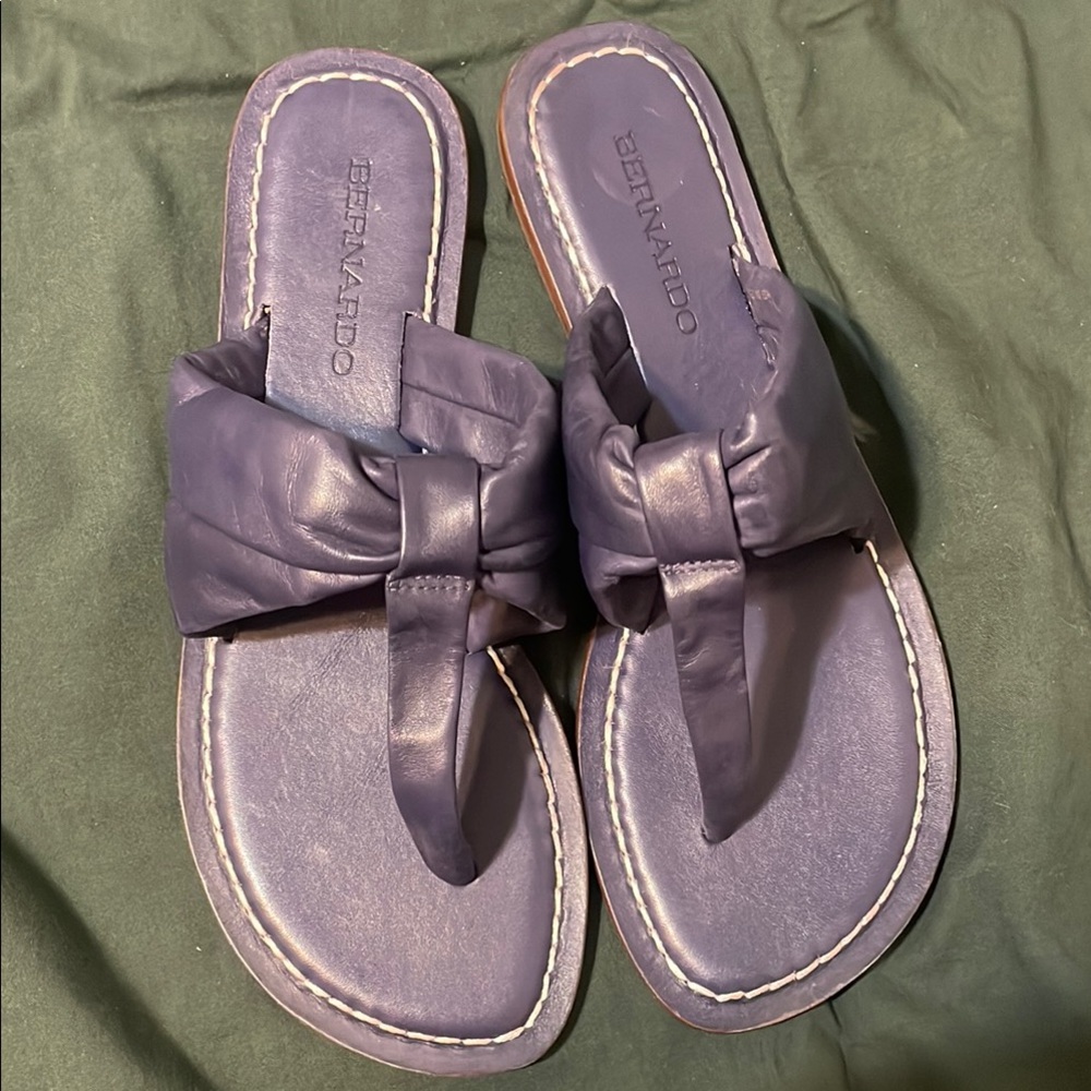 NWOT Bernardo Women's Navy Sandals